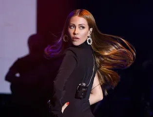 Apar topar hastaneye kaldırılan şarkıcı yoğun bakımda!