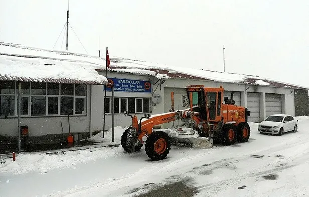 erzincanda-iki-gundur-etkili-olan-kar-yagisi-86-koy-ve-34-mezra-yolunu-ulasima-kapatti-1641174046153.jpeg Erzincan'da iki gündür etkili olan kar yağışı 86 köy ve 34 mezra yolunu ulaşıma kapattı!-4