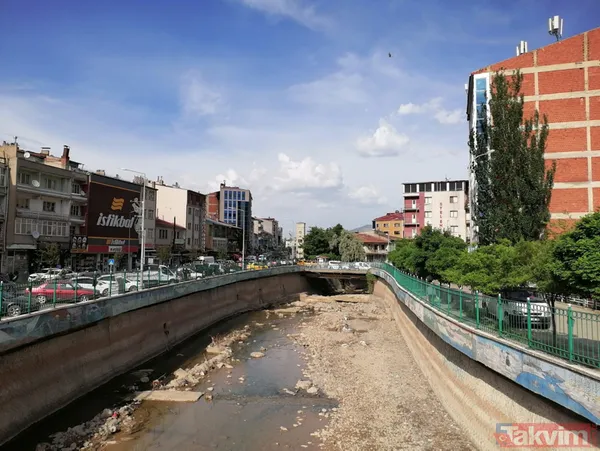 İlk defa oldu! Çoruh Nehri'ni besleyen Oltu Çayı baharde debisinin artması gerekirken kurudu - 6