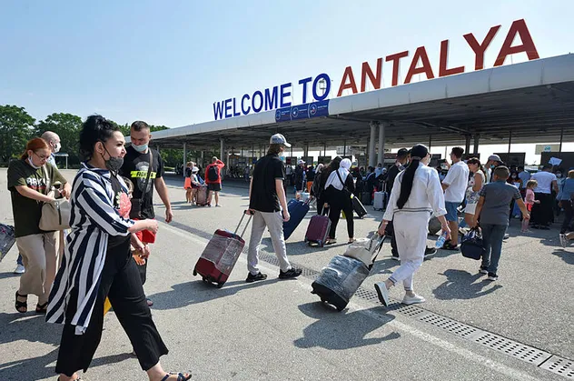 4 günde geçen yılı solladı! Antalya'ya Rus turist akını