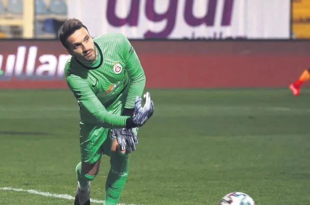 Galatasaray'da kaleci krizi çözülmeye çalışılıyor! Görüşmeler tam gaz devam ediyor