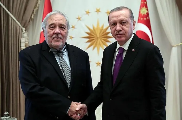 Ünlü tarihçi İlber Ortaylı'dan büyük jest