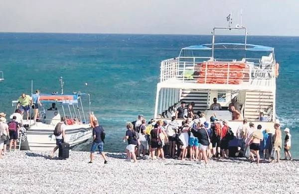 1690149078213.jpeg Rodos'ta çıkan yangın 7.günde de söndürülemedi! 40 bine yakın kişi tahliye edildi-3