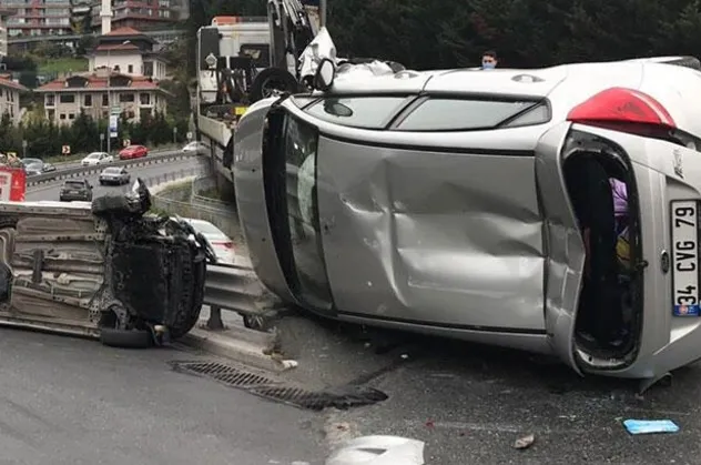 Beşiktaş’ta otomobil devrildi! Sürücü yara almadan kurtuldu