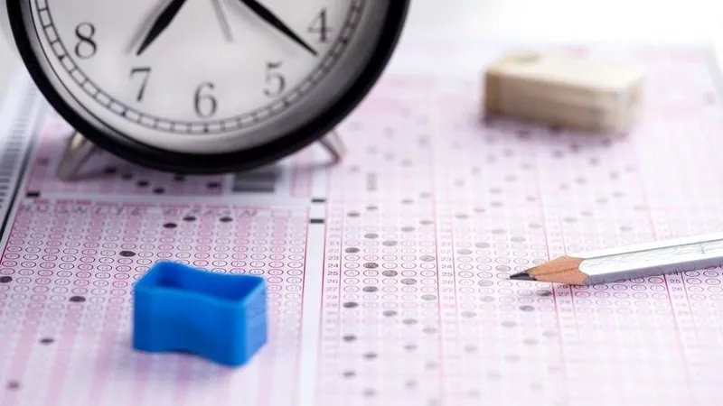 aof-soru-cevaplari-19-nisan-anadolu-universitesi-aof-vize-sinavi-cevap-kitapcigi-yayimlandi-mi-1745045896436.jpg (Takvim Foto Arşiv)