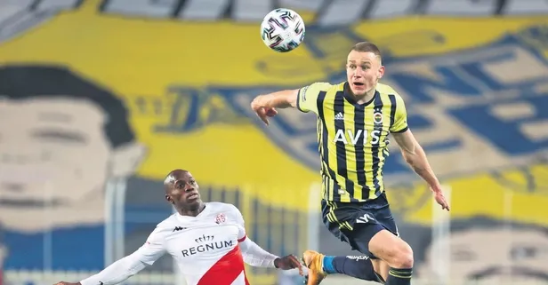 İngiliz basınından flaş iddia!  Aston Villa’nın Attila Szalai için devrede