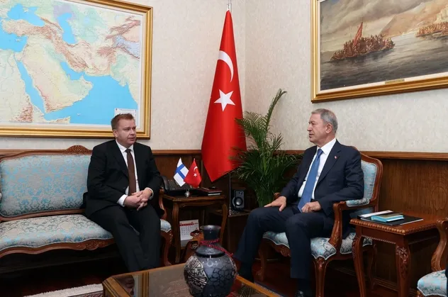 Son dakika: Milli Savunma Bakanı Akar, Finlandiyalı mevkidaşı ile bir araya geldi