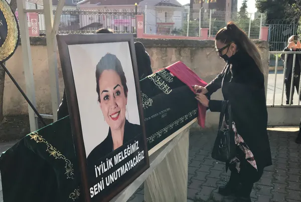 son-dakika-necip-hablemitoglu-suikasti-davasinda-yeni-gelisme-1671629990093.jpg Öğretim üyesi Aylin Sözer'i öldüren zanlıya ağırlaştırılmış müebbet verildi-3