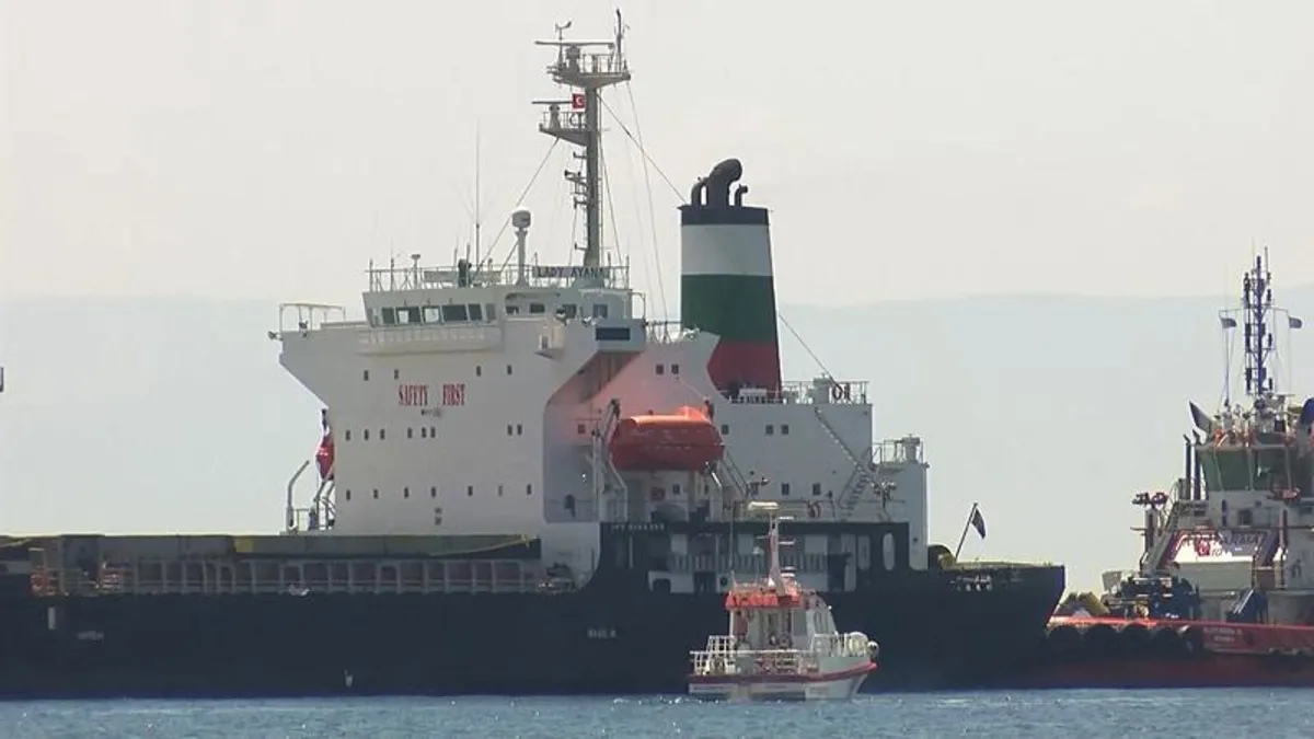 169 metre boyundaki Lady Ayana isimli gemi Bakırköy'de karaya oturdu! Kurtarma çalışmaları sürüyor