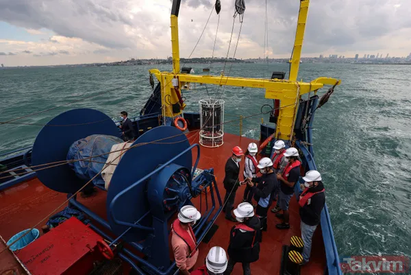 SON DAKİKA: A Haber Marmara Denizi'ndeki müsilajı (deniz salyası) araştıran ODTÜ gemisinde! 'Marmara 6-7 yılda biraz düzelebilir' - 23