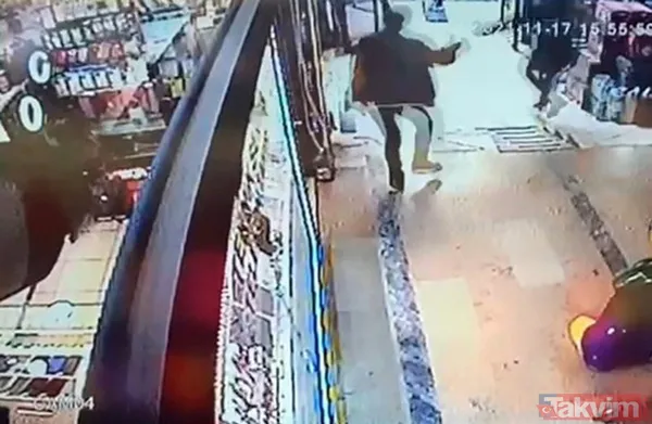 Düzce'deki depremde panik anları! Korkudan bayılan kadın saniye saniye kameralarda - 1