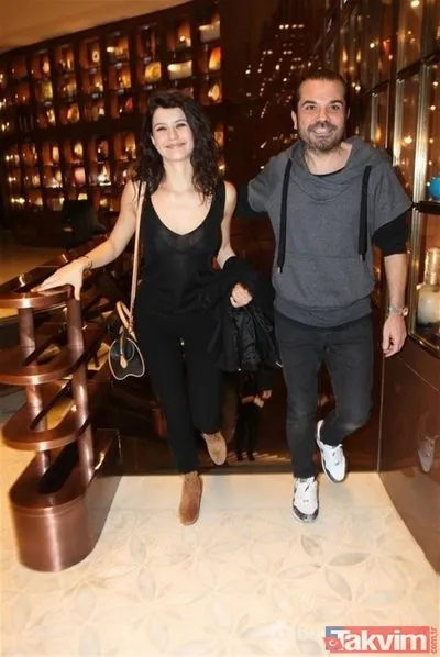 Kenan Doğulu’yu hayranı sarıp sarmaladı! Gören inanamadı! Beren Saat o anları gülerek izledi “İlk defa başıma böyle bir şey geliyor” - 2