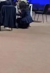 ermeni-hakemden-buyuk-saygisizlik-istiklal-marsi-sirasinda-telefonuyla-oynadi-cezasiz-kalmadi-1688634815341.jpeg Ermeni hakemden büyük saygısızlık| İstiklal Marşı sırasında telefonuyla oynadı! Cezasız kalmadı-3