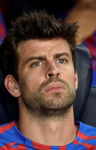 Barcelona'nın yıldızı Pique emekliliğe ayrılacağını resmen duyurdu