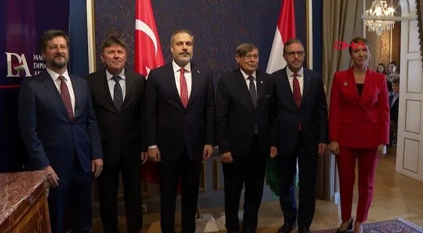 macaristan-disisleri-bakani-szijjartodan-turkiye-aciklamasi-bu-yeni-cagda-turkiyenin-rolu-cok-daha-buyuk-1690557375105.jpeg Macaristan Dışişleri Bakanı Szijjarto'dan Türkiye açıklaması: Bu yeni çağda Türkiye'nin rolü çok daha büyük-5