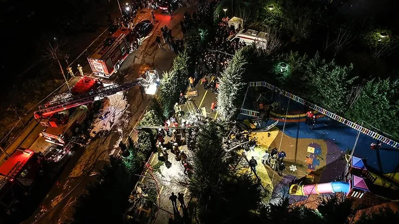 11 Şubat 2019 Çekmeköy'deki bir siteye düşen askeri helikopter (AA)