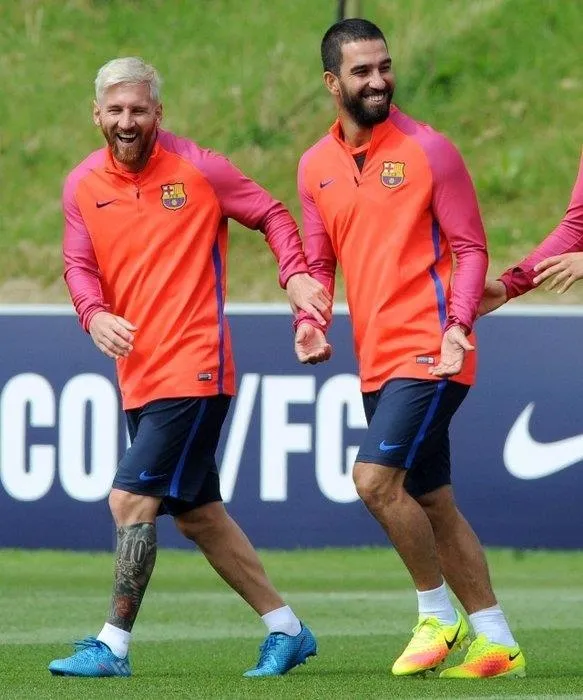Flaş iddia: Messi, Arda Turan'a selam bile vermiyor-8