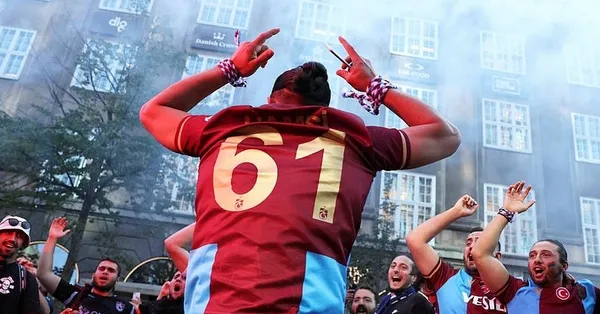 Kopenhag sokakları bordo mavi! Trabzonsporlu taraftarlardan dev destek