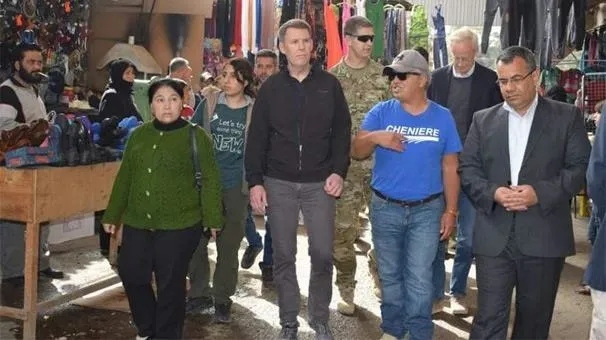ABD'li komutanlar Münbiç'te çarşı turunda-6