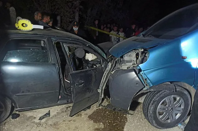 Düzce'de korkunç kaza! Kafa kafaya çarpıştılar