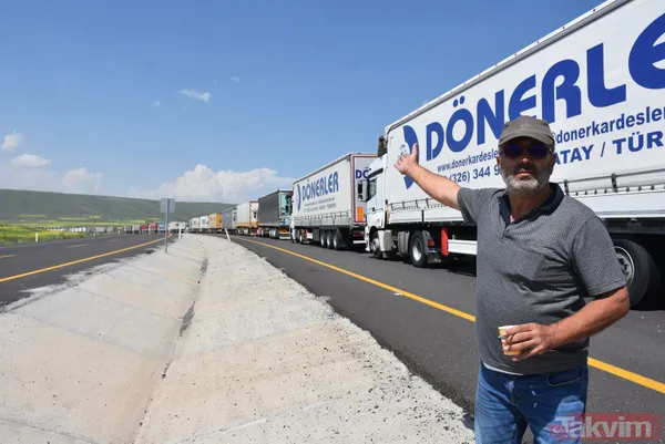 Gürcistan sınırında 16 kilometre uzunluğunda TIR kuyruğu oluştu! 3 günde sadece 3 kilometre ilerleyebiliyorlar - 12