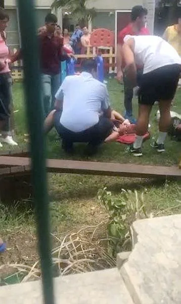 Antalya'da deniz paraşütünün halatı koptu; 2 turist 20 metreden düştü-2