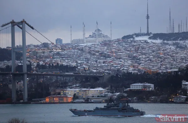 Karadeniz'de soğuk savaş! Rus savaş gemisi İstanbul Boğazı'ndan geçti - 4