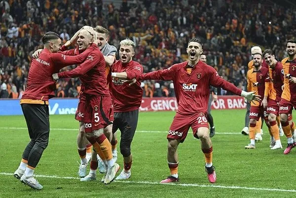 aslan-fenerle-puan-farkini-yine-9a-cikardi-galatasaray-sov-6-0-1681506569062.jpeg