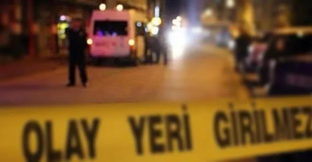 Sultanbeyli’de iki binanın çatısı alev alev yandı