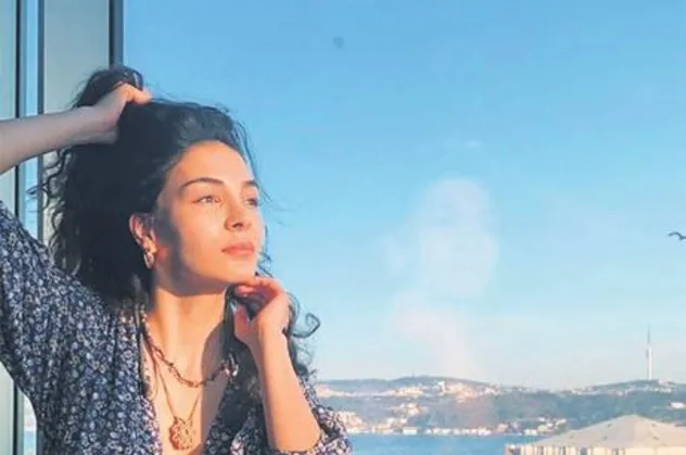 Hercai'nin Reyyan'ı Ebru Şahin'den Boğaz manzaralı poz | 5 Nisan 2021 magazin haberleri