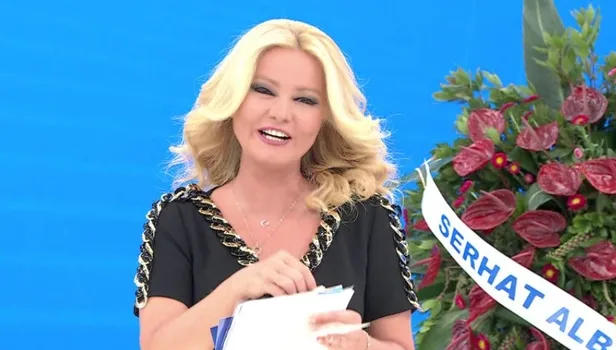 Müge Anlı'ya kızından duygulandıran not! Yeni sezona başlayan Müge Anlı'nın stüdyosu çiçek bahçesine döndü