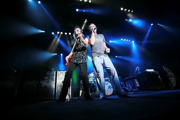 dunyanin-en-onemli-muzik-grubu-deep-purplenin-istanbul-konseri-oncesinde-bakin-hangi-turk-yemeklerini-istedile-1653419987357.jpeg Dünyanın en önemli müzik grubu Deep Purple İstanbul konseri öncesinde bakın hangi Türk yemeklerini istedi-5