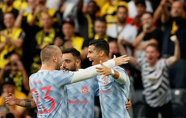 cristiano-ronaldodan-sampiyonlar-liginde-rekor-young-boys-maci-oncesi-dikkat-ceken-hareket-1631642241642.jpeg Cristiano Ronaldo'dan Şampiyonlar Ligi'nde rekor! Young Boys maçı öncesi dikkat çeken hareket...-3