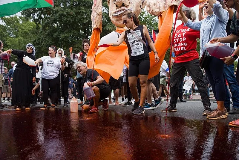 Biden ile görüşen Netanyahu, Beyaz Saray önünde protesto edildi