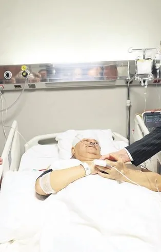 Azerbaycan'da trafik kazası geçiren Binalı Yıldırım'a doku nakli ameliyatı gerçekleştirildi