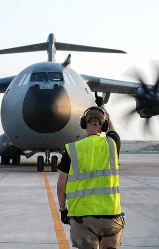 İşte Batı'nın insanlığı! Kabil'e gönderdiği uçakla sadece 7 kişiyi tahliye eden Almanya tepkilerin odağında