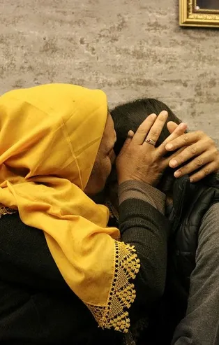 Son dakika: HDP önünde eylem yapan bir anne daha evladına kavuştu