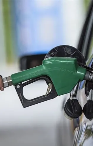 Son dakika: Benzine 32 kuruş indirim! Pompa satış fiyatları değişiyor! İşte akaryakıt fiyatları...