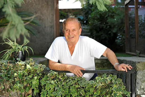 Seyfi Dursunoğlu gençliğiyle dikkat çekmeye devam ediyor! Huysuz Virjin (Seyfi Dursunoğlu) mirasını kime bıraktı?-3