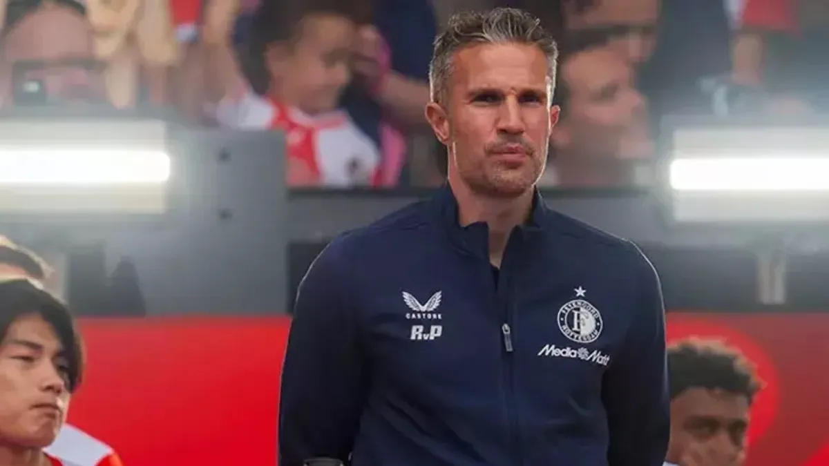 Robin van Persie'den Fenerbahçe açıklaması! "Hazırlık aşamasındalar"