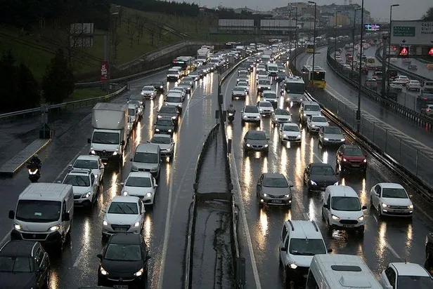 Son dakika: Yola çıkacaklar dikkat! İstanbul'da trafik yoğunluğu yüzde 80'e ulaştı-2