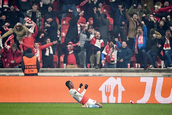 1645780087546.jpg Slavia Prag Fenerbahçe'ye futbol dersi verdi! İşte ibretlik tablo-2