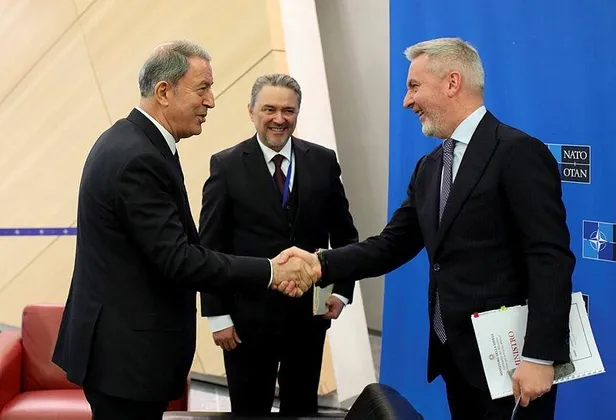 Son dakika: Milli Savunma Bakanı Akar, Yunan mevkidaşı ile görüştü-2