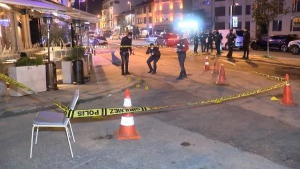 Bebek'te bir kafeye silahlı saldırı: Ünlü sanatçı Teoman'ın bulunduğu mekanı kurşunladılar!-4