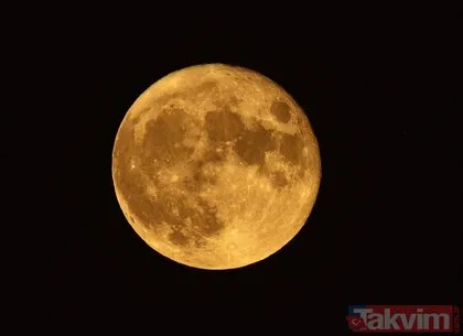 Van Gölü üzerinde yükselen dolunay hayran bıraktı