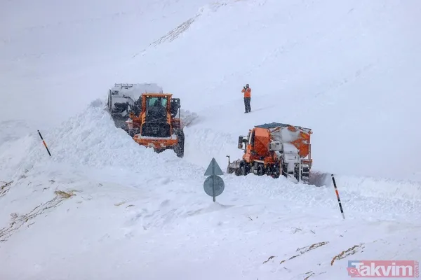 Geçtiğimiz yıl Türkiye'de 2 metre ile en yüksek kar kalığının ölçüldüğü Van-Bahçesaray yolunda amansız mücadele - 1