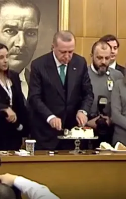 Gazetecilerden Erdoğan'a doğum günü sürprizi