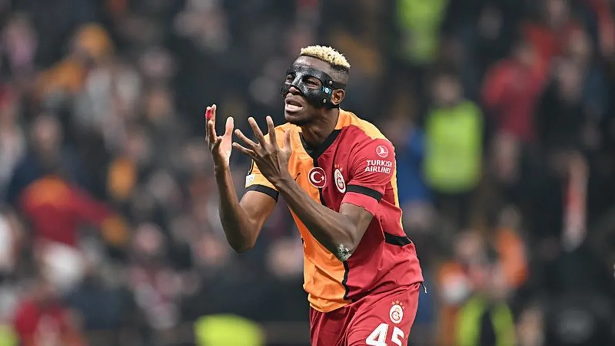 Victor Osimhen bu kez golleriyle değil gerilimiyle gündem oldu! Yıldız futbolcudan gazetecilere çirkin saldırı