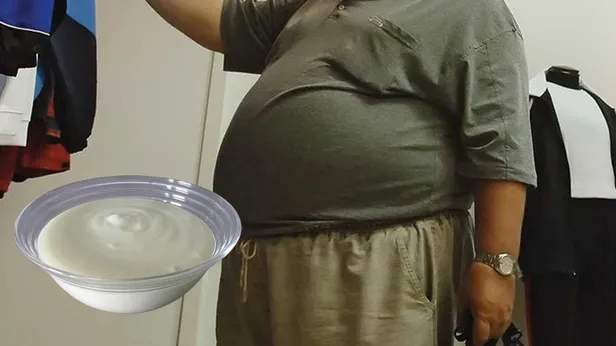 15 gün boyunca deneyenin göbeği tahta gibi oluyor! 1 kaşık yoğurda katın ve değişimi görün