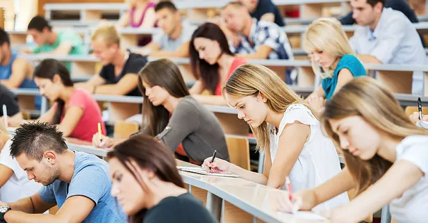 YARIN OKULLAR YARIM GÜN MÜ? 31 Aralık İstanbul'da okullar saat kaça kadar açık? Valilik açıkladı!